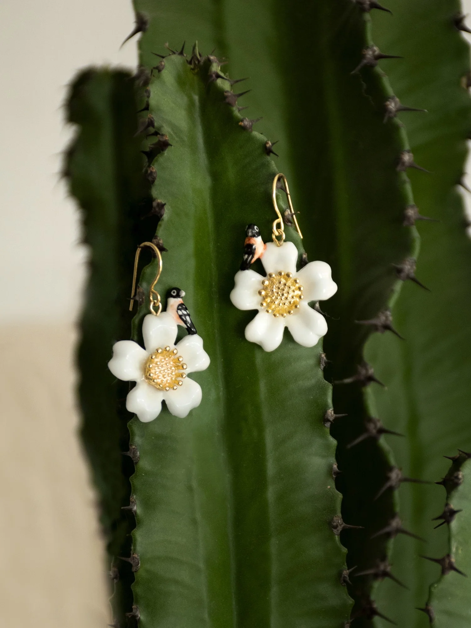 Boucles d'oreilles oiseau et fleur - Image 4